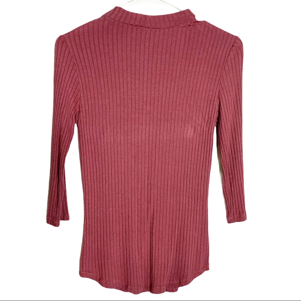 LOVE CHARM Ribbed Keyhole 3/4 Sleeve - Picture 2 of 8